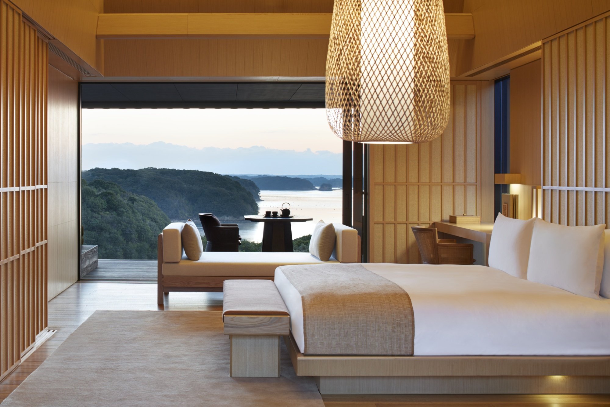 Amanemu_-_Japanese_Minimalism.jpg